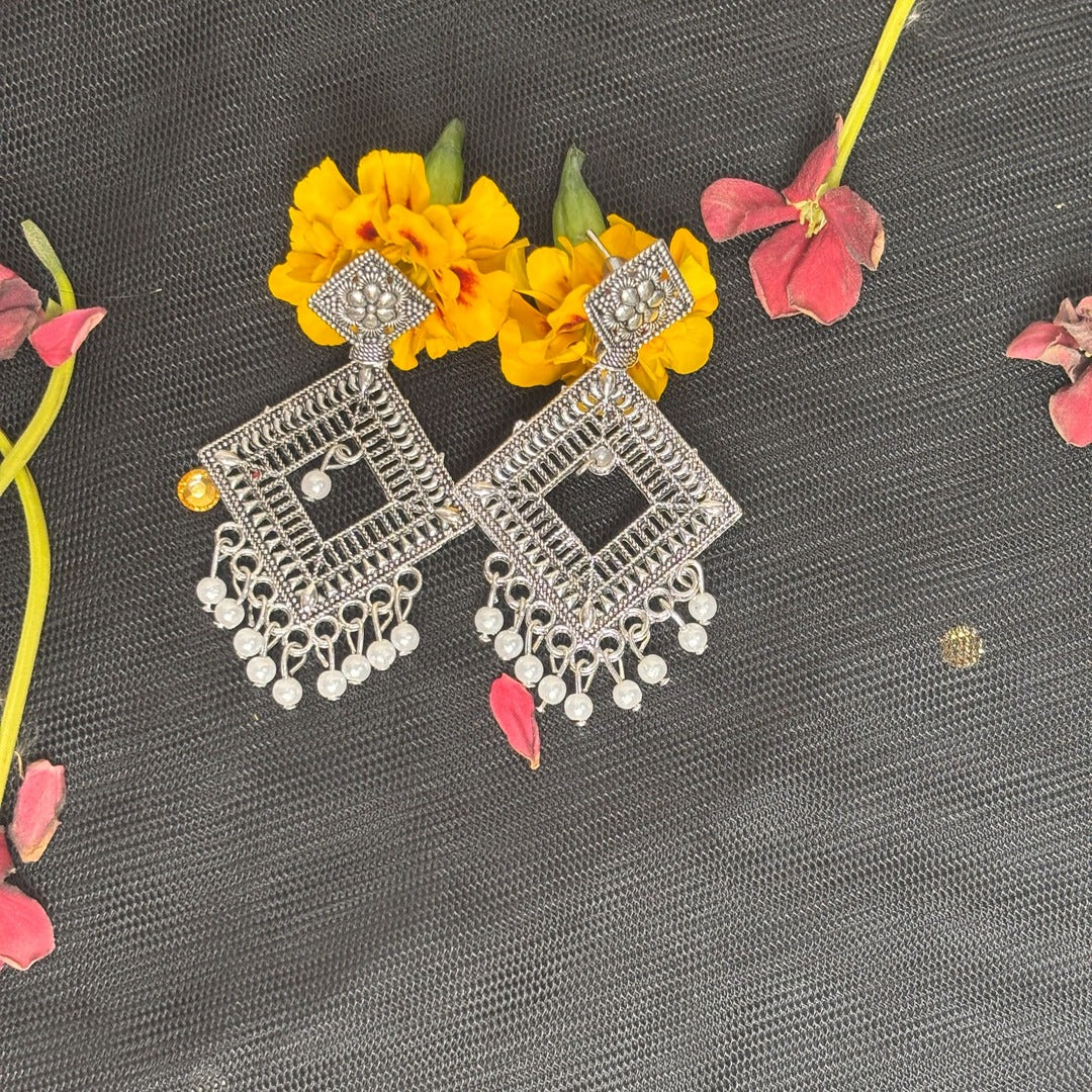 Chandi Baithak Oxidised Partywear Earrings